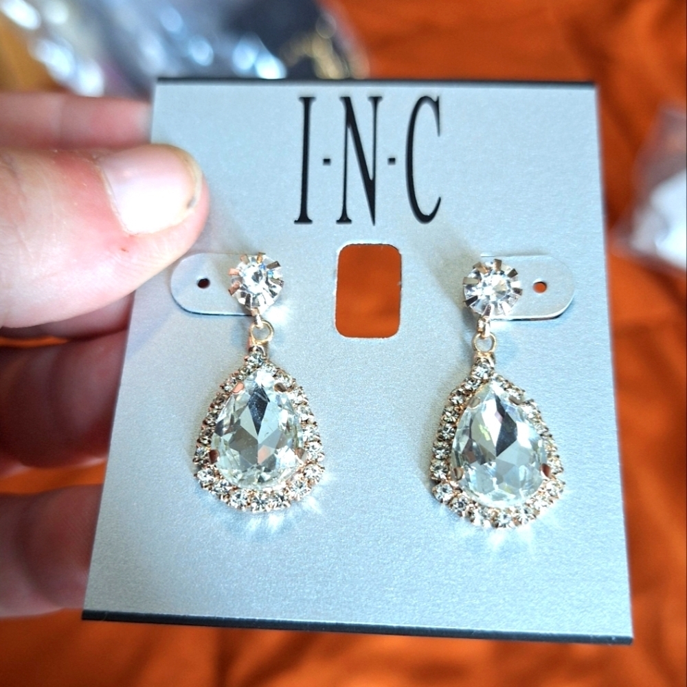 INC DANGLING EARRINGS NWT